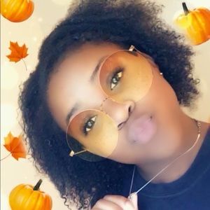 Meet your Posher, Aniaya